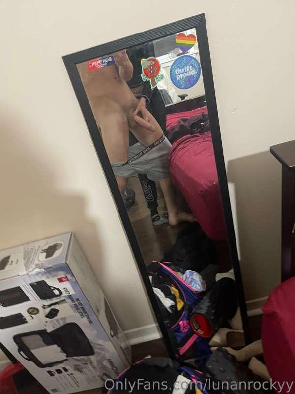 i’m just a little obsessed with his dick😇🤫