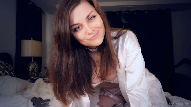 Screencaps from THE SOFT SENSUAL SUCCUBUS! 😈💕
.
.
(brunette,..