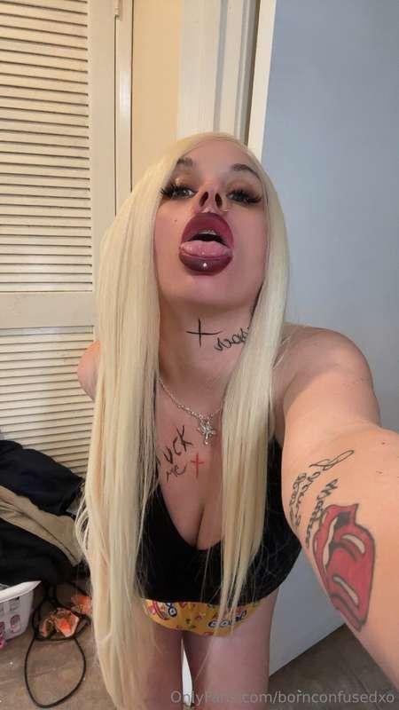 12$ tip to get me humping the chair with my big ass EEE titt..