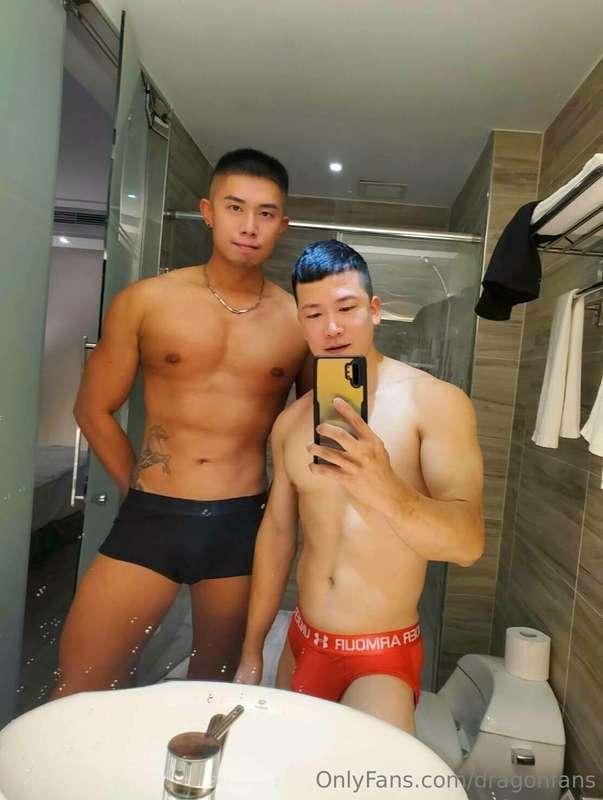 高戰按摩篇 （可以購買了) 幫高戰按摩時溫柔的放鬆每一吋肌肉 愛愛時深情的凝望面前的強者 有那麼一刻是沉醉到不能自拔……