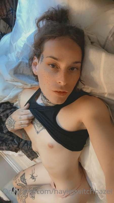 At home in bed allllll day! Dm me 👅✌🏻