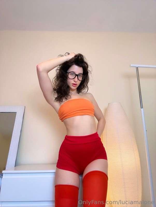 Velma is extra horny today!😈🧡