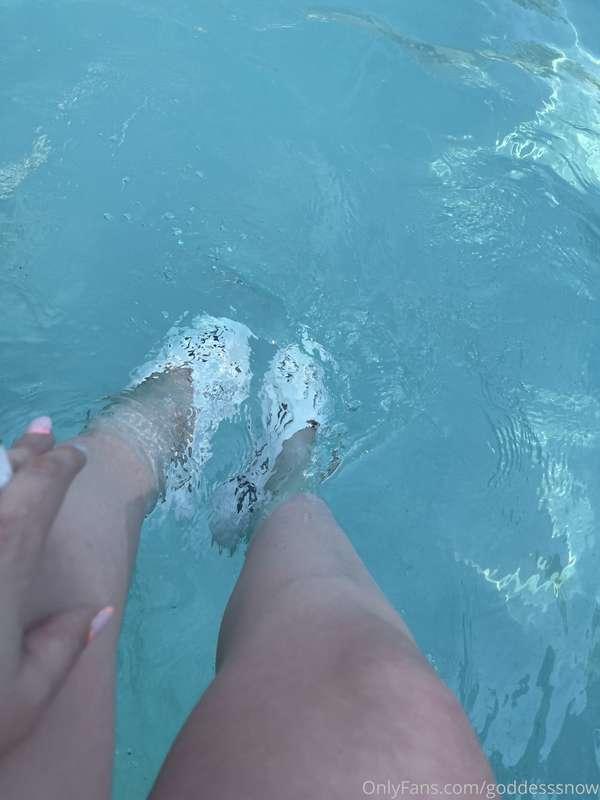 💦 My milffeet started fighting with each other as soon after..