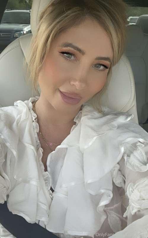 Well hi my sexy lovers… Whats going on today?
