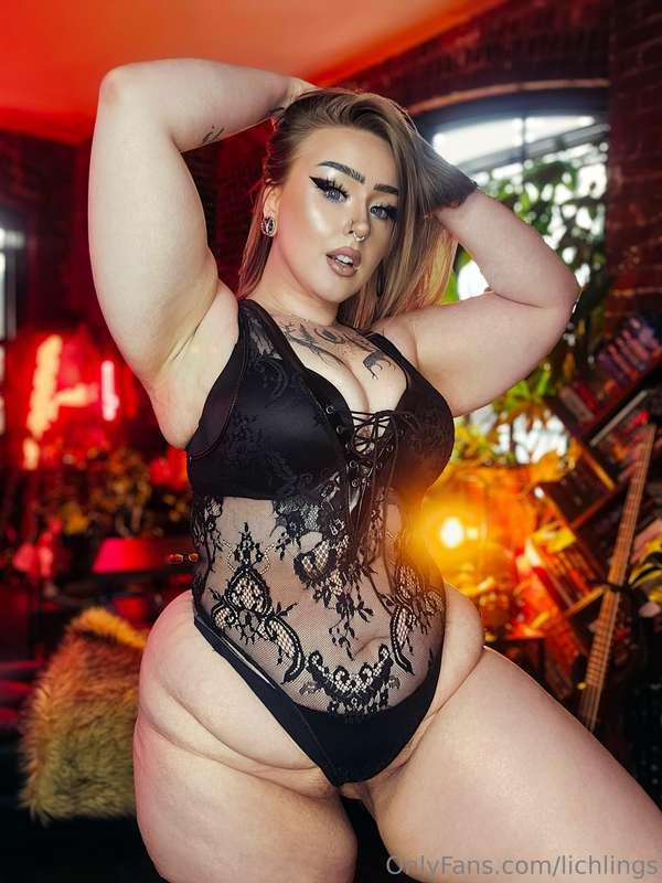 The way my pussy eats up this bodysuit 😳