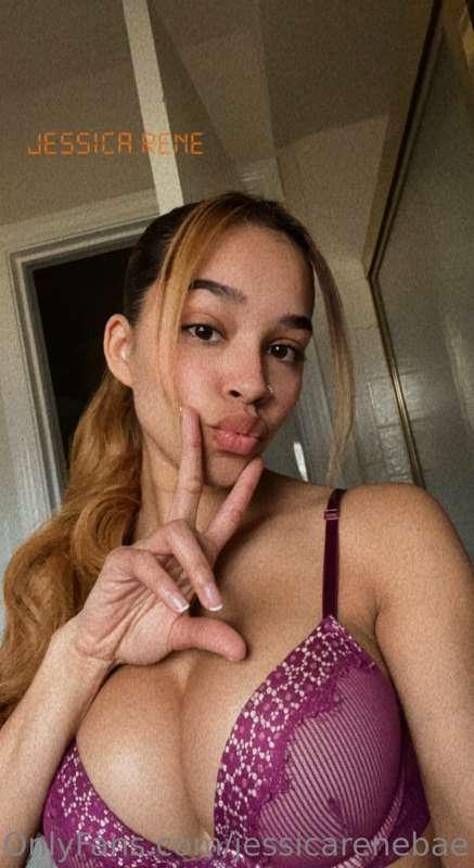 I’m up and feeling sexy 🥵 let’s talk in the DMs 😘