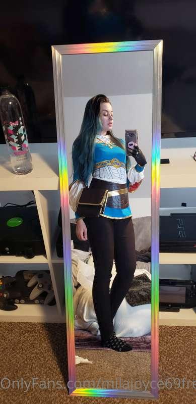 Another sneak peak at future cosplay content..are you guys e..