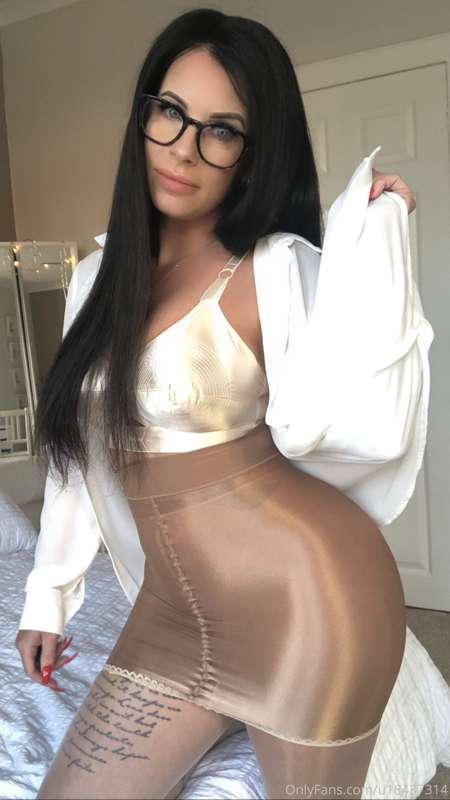 Good morning!! Do you like my nylon skirt?