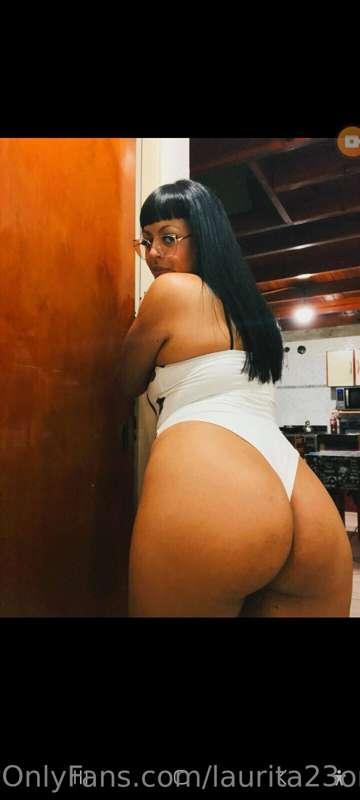 Hello honey she is my friend @zofiiixxx 🔥 she has a big ass ..