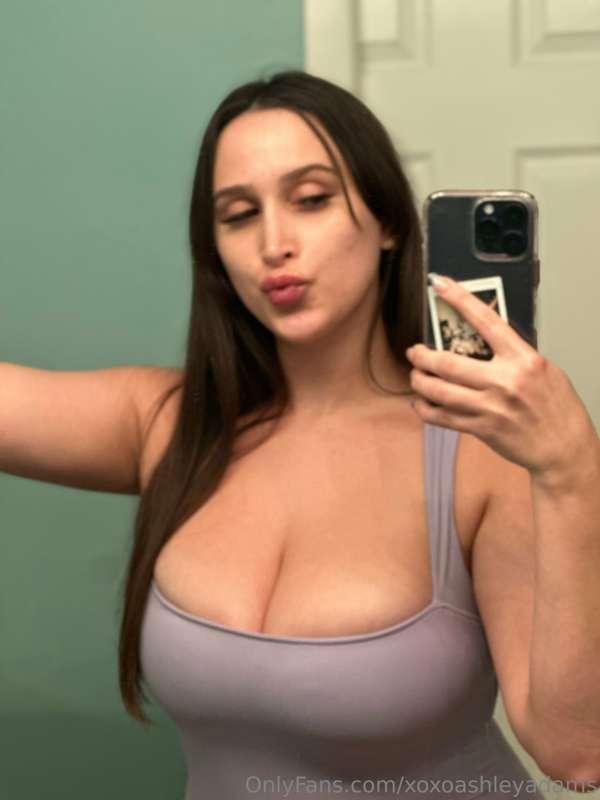 hi guys ^.^

im going to start sending out released/old PPV ..