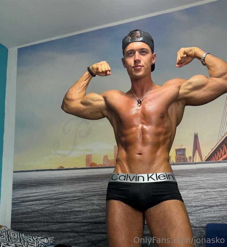 I will need little worship😈🥵