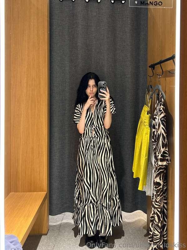 Zebra in the fitting room 🦓✨What do you think – should I get..