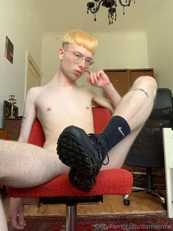 damientw image #1