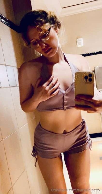 Wanna rip this outfit off of me?😈