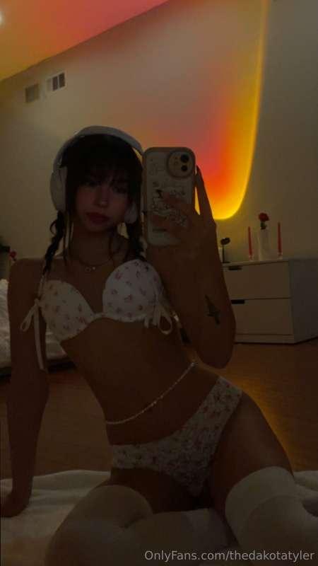 𝘐’𝘮 𝘧𝘦𝘦𝘭𝘪𝘯𝘨 𝘱𝘭𝘢𝘺𝘧𝘶𝘭 𝘣𝘢𝘣𝘺 🎀 𝘞𝘢𝘯𝘵 𝘵𝘰 𝘱𝘭𝘢𝘺 𝘢 𝘨𝘢𝘮𝘦? 𝘋𝘔 𝘺𝘰𝘶𝘳 𝘧𝘢𝘷𝘰..