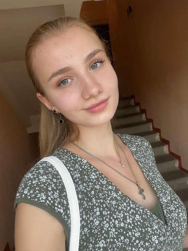 🔥CUTE KITTY @aria_blonde 🔥 Loves cocks of all sizes😍When she..