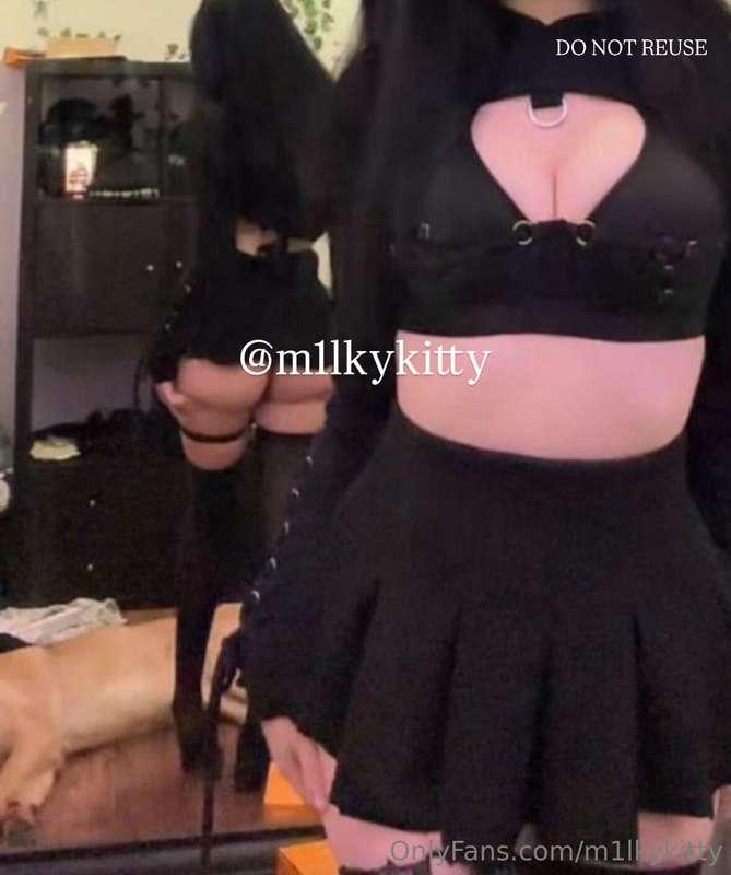 Hope u like the skirt as much as i do 🤭Want more? dm me for ..