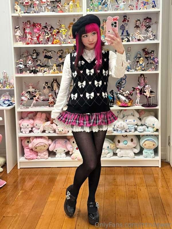 sending out slutty photos in this preppy outfit soon :P