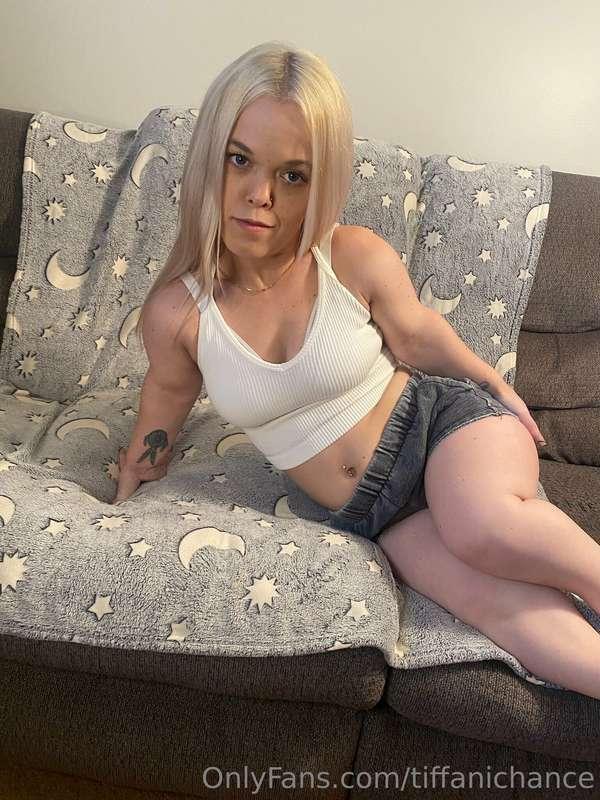 Pretty face, nice waist with a fat ass… or whatever that son..