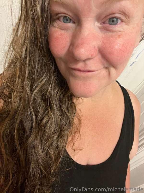 Fresh out of the shower and ready for a great afternoon! I h..