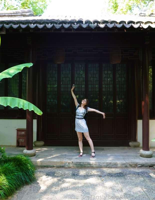 ✈️day 6

In fact, Zhujiajiao for tourists is a few narrow streets, along the edges of the canal. The streets are connected by bridges. At every turn of these streets are souvenir shops, eateries and all that sort of thing. Gondolas (or something like that) run along the canal, on which tourists ride (I don’t know how much it costs, the guide said about 100 yuan or more).
A lot of people. VERY VERY many people. Sometimes I had to take very small steps, literally 5 centimeters, because the whole street was full of people.

#selfie #glasses #student #redhead #teen #cute #hot #natural #naughty #gfe #nextdoor #fyp #smile #travel #trip #dress