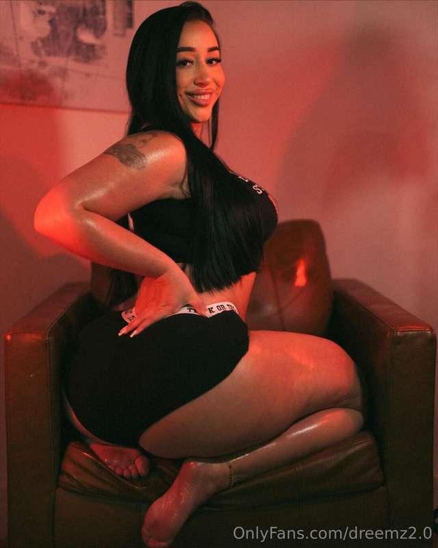 Oiled up & ready to fuck 💖😈