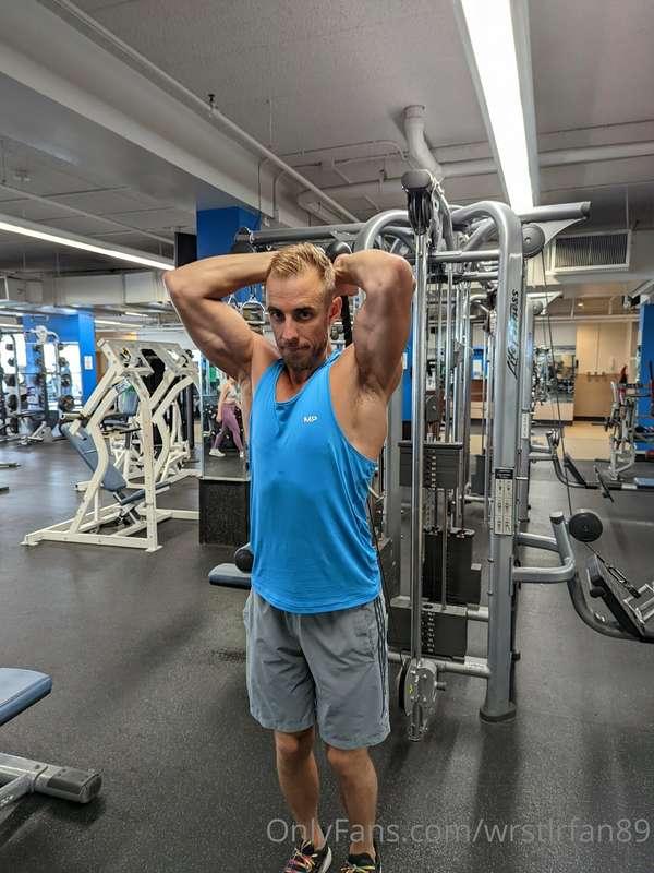 Triceps getting WORKED! Need a taste tester! 👅