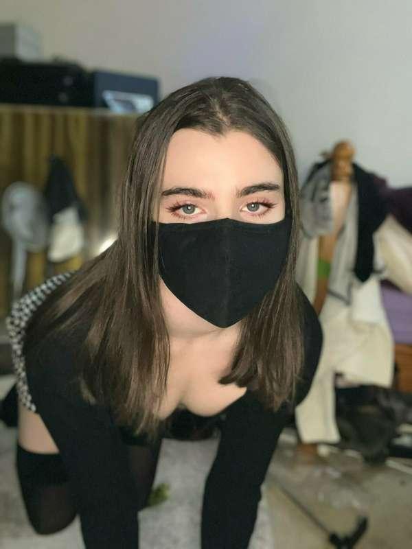 Follow this dreamy trans princess to fulfill your deepest de..