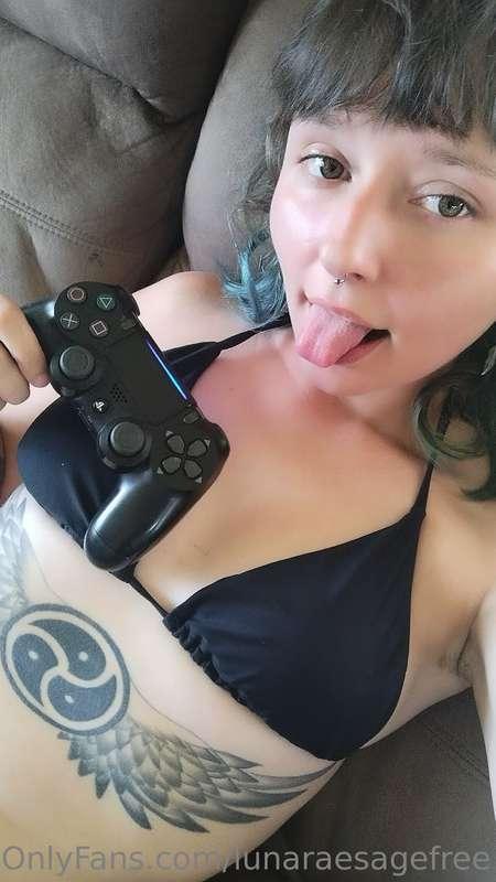 I've been playing fallout 4 for days! What's your favorite g..