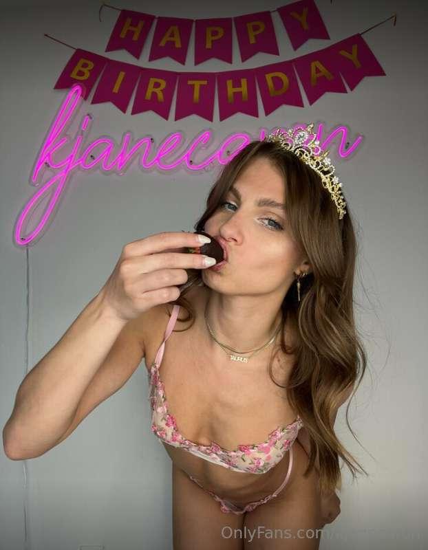 kjanecaron image #0