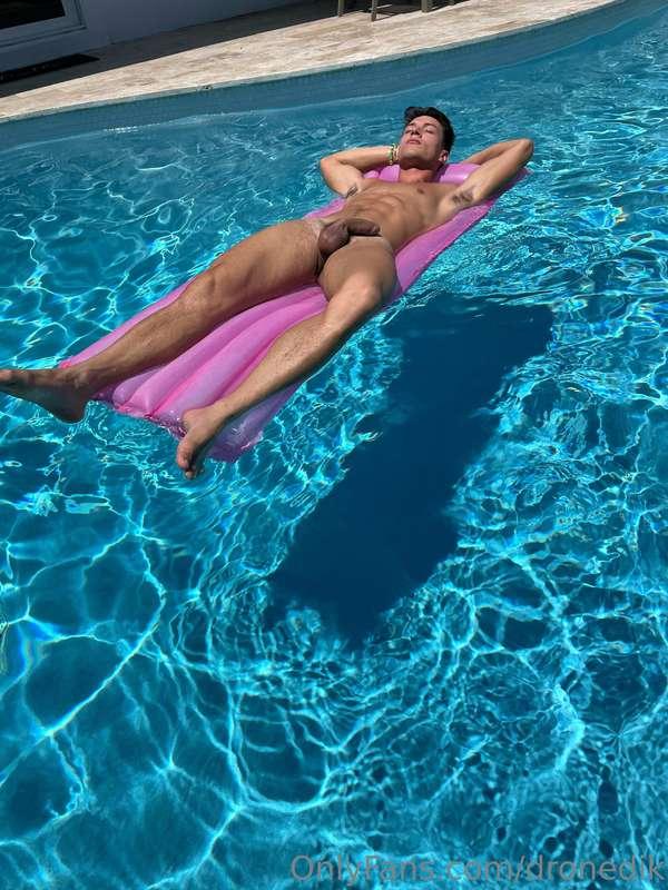Enjoying that sweet Florida sunshine ☀️ would you join me fo..