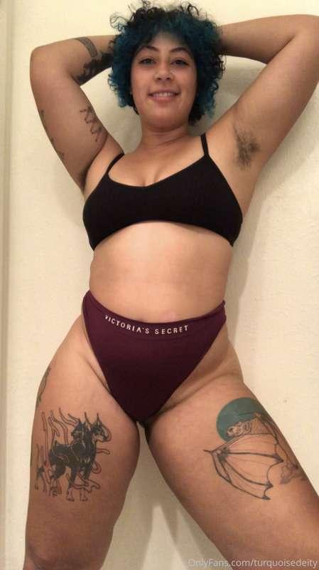 Gonna help spread some cheer & booty cheeks on your Monday n..