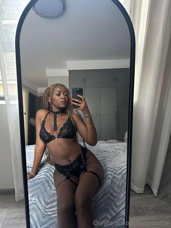 Hey Cuties Im waiting for your messages 🥰🥰 needed a lil brea..