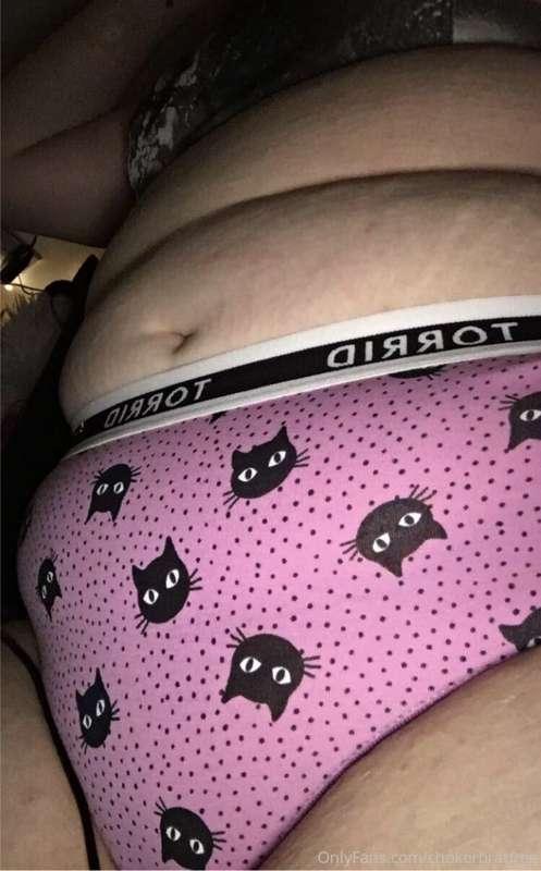 dont you wanna see what's underneath? sub to my paid and dm ..