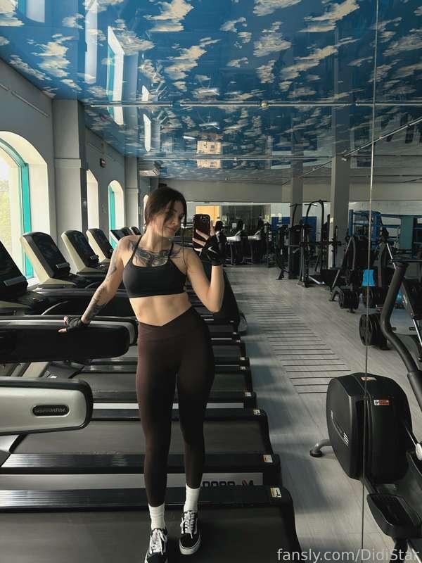 Let's do cardio together? 😜

#gym #fitness #gfe #workout #babyface #fyp #leggings #tattoo #fit #sporty