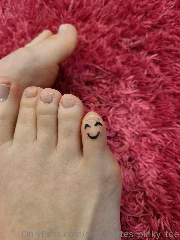 choupettes_pinky_toe image #2