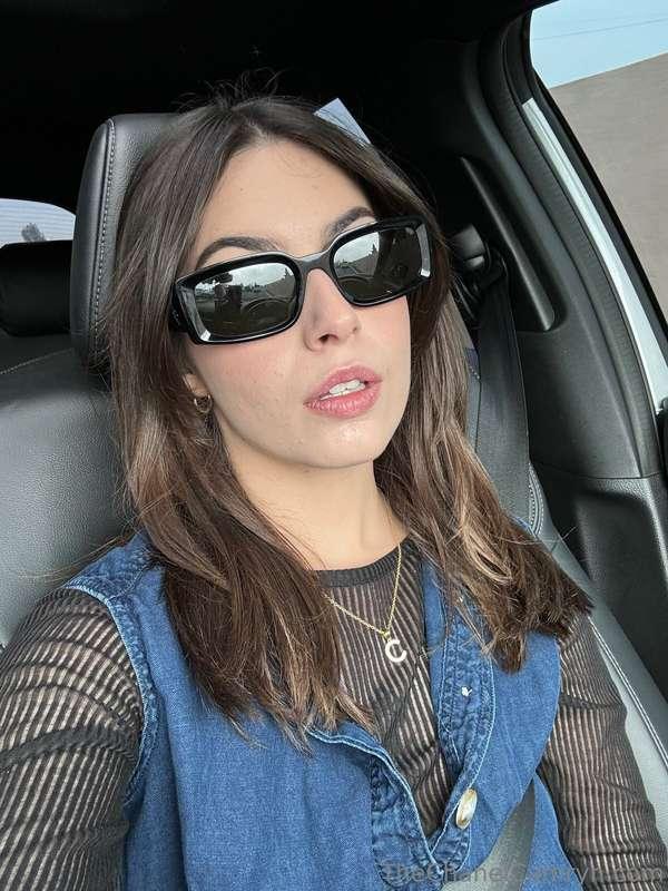 Just a bad bitch living in my own world😎