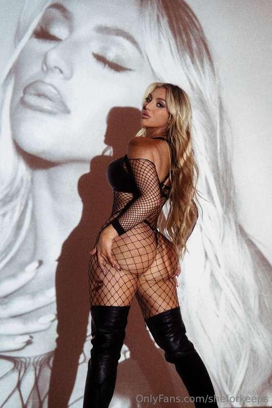 From battlefield boots to bedroom heels, @kayleygunner switc..