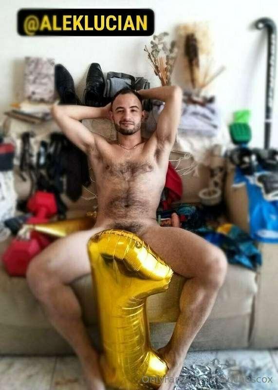 🐺@aleklucian 🐺

'Re you looking for a versatile man willing ..