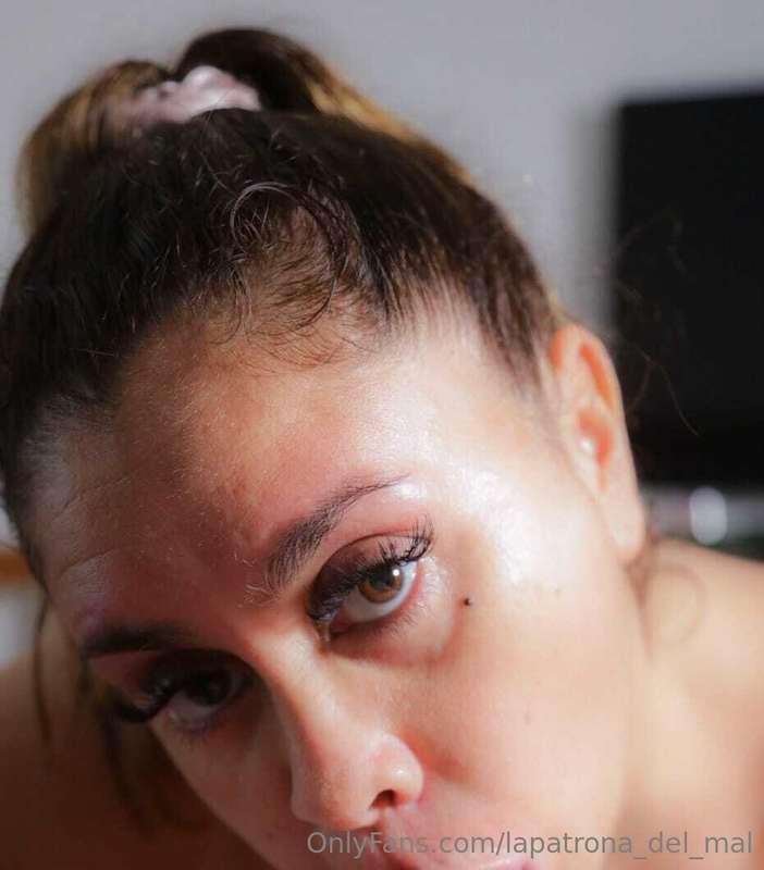 Miradas que enamoran 😈 Con estas fotos te dejo con las ganas..