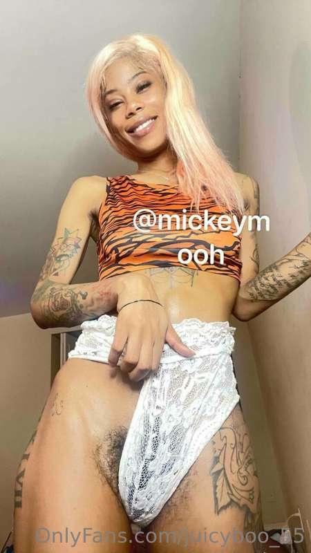 @mickeysobomb hasn’t shaved in 2 YEARS. She’s wondering if y..