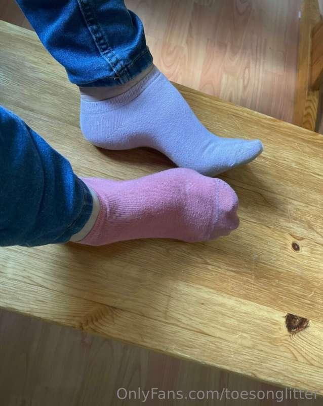 Mismatching socks - says a lot about my day!

I am going to ..