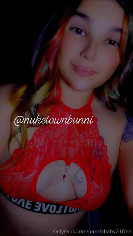 ⚠️⚠️ Hot Friend Alert! She wants to flirt with you so bad! 💗..