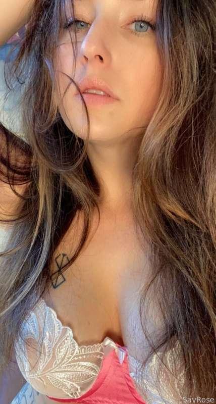 Seduce me darling 😏

#fyp #bigass #thickthighs #gamergirl #bigboobs #gfe #girlnextdoor #amateur #blueeyes #booty 
