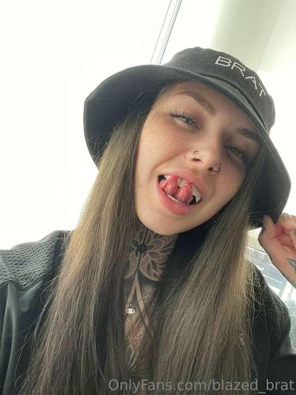 Let me lick you 👅