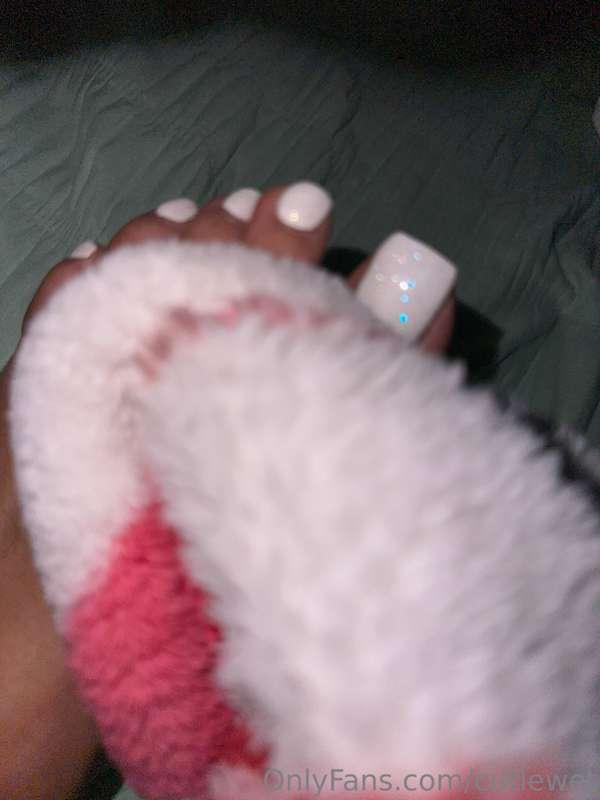 feet with & without UGG sandles onn + soles + ass