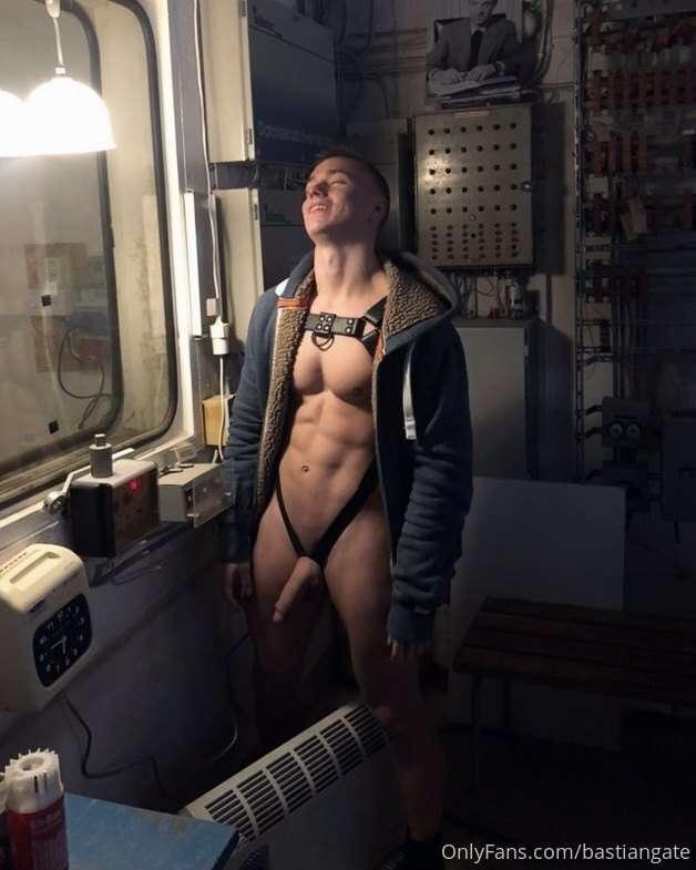 I actually love this behind the scenes photo🙈😈 It was really..