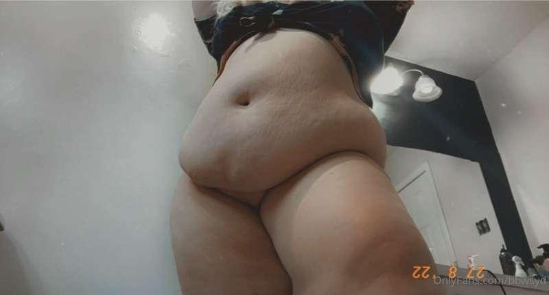 Stretchmarks are ESSENTIAL & super cute. If you appreciate t..