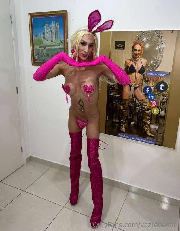 Hey love, subscribe to the profile of my sexy Brazilian frie..