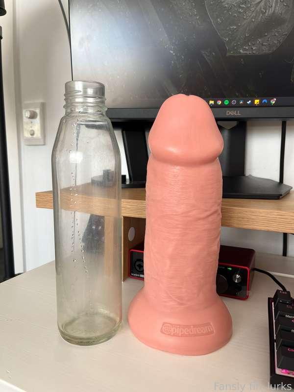 🔥CANT FIT HUGE DILDO🔥
Watch me attempt to shove this HUGE dildo in me 🙊